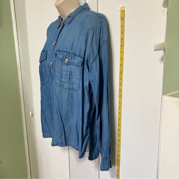 SO Chambray Denim Boyfriend Tshirt Long Sleeves Front Pockets Womens Medium - Picture 4 of 13